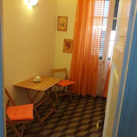 Central Apartment *